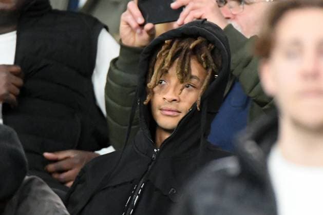 Entertainment Bilder des Tages Jaden Smith At PSG vs Aston Villa - Paris Jaden Smith during the UEFA Champions League 2024 25 Quarter Final First Leg match between Paris Saint-Germain (PSG) and Aston Villa FC at Parc des Princes stadium on April 9, 2025 in Paris, France. Photo by Lionel Urman ABACAPRESS.COM Paris France  Copyright: xUrmanxLionel ABACAx