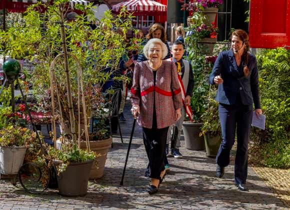 10-04-2025 Gouda Princess Beatrix with Mascha van Werven attend the Jantje Beton Prize in Gouda. Jantje Beton awards this prize to the most play-friendly city in the Netherlands is Breda. Â  Copyright: xPPEx