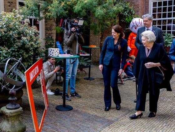 10-04-2025 Gouda Princess Beatrix with Mascha van Werven attend the Jantje Beton Prize in Gouda. Jantje Beton awards this prize to the most play-friendly city in the Netherlands is Breda. Â  Copyright: xPPEx