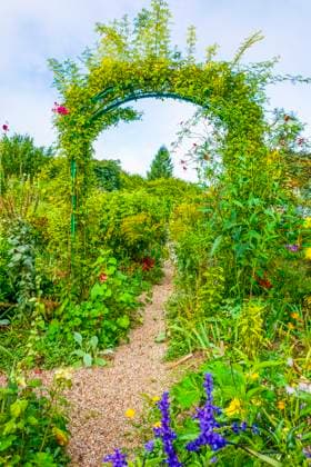 Giverny, France. Landscape view of Claude Monet s famous flower gardens in the village of Giverny.  Copyright: xMurrayxMcCallumxPhotographyx x EU09 MMC0013