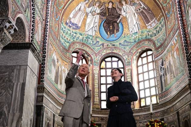 Entertainment Themen der Woche KW15 Entertainment Bilder des Tages Image Licensed to Parsons Media. 10 04 2025. Rome, Italy. King Charles III and Queen Camilla State visit to Italy - Day 4. King Charles III, during a visit to the Basilica di San Vitale in Ravenna, to view the mosaics from the 5th and 6th centuries and meet the artisans who are keeping this ancient art form alive, on the last day of the four day state visit to Italy.  Copyright: xImagexsuppliedxbyxParsonsxMediax xPoolx PAR-9101-0342