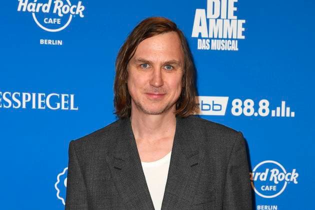Entertainment Themen der Woche KW15 Entertainment Bilder des Tages Lars Eidinger bei der Die Amme- das Musical Premiere im Stage Theater des Westens am 10.04.2025 in Berlin Die Amme Musical Premiere in Berlin *** Lars Eidinger at the Die Amme das Musical Premiere at Stage Theater des Westens on 10 04 2025 in Berlin Die Amme Musical Premiere in Berlin 