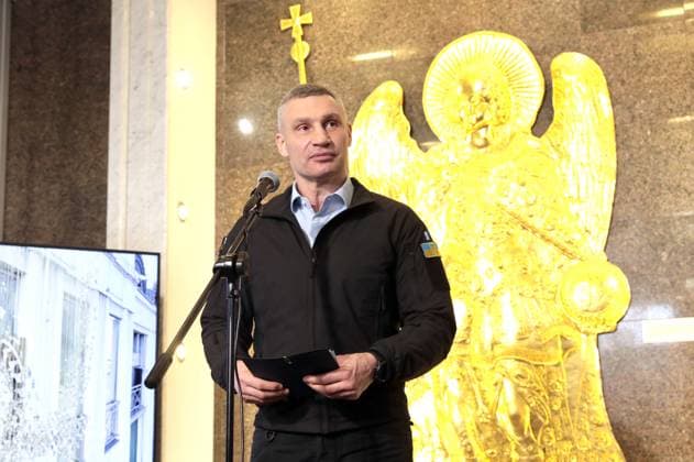 News Bilder des Tages RECORD DATE NOT STATED Kyiv Mayor Vitali Klitschko (L) is seen during the opening of an art installation of 5,000 origami birds created by children from the Kyiv Youth Palace as part of the Origami for Ukraine charity project by the Belgian designer Charles Kaisin on the facade of the Museum of Kyiv History, Kyiv, Ukraine, on April 9, 2025 (Photo by Hennadii Minchenko Ukrinform) Art installation of 5,000 origami birds set up on facade of Museum of Kyiv History  Copyright: xHennadiixMinchenkox