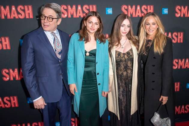 Entertainment Themen der Woche KW15 Entertainment Bilder des Tages Smash Broadway Opening Night (L-R) Matthew Broderick, Tabitha Hodge Broderick, Marion Loretta Elwell Broderick and Sarah Jessica Parker attend Smash Broadway Opening Night at Imperial Theatre. New York United States Copyright: xRonxAdarx xSOPAxImagesx _radar_broadway_20250410_00342
