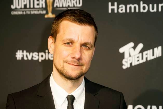 Tobias Schlegl, Moderator und RettungssanitÂäter zu Gast auf dem roten Teppich bei der Preisverleihung des 47. Jupiter-Award im Altonaer Kaispeicher am 10.04.2025 in Hamburg Hamburg Deutschland