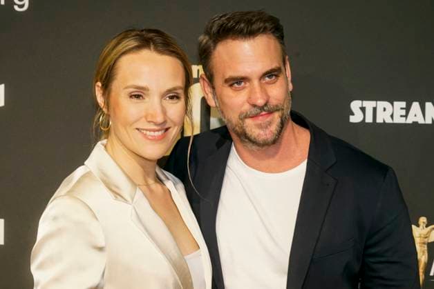 Marc Barthel, Schauspieler, und seine Partnerin Anna Hofbauer zu Gast auf dem roten Teppich bei der Preisverleihung des 47. Jupiter-Award im Altonaer Kaispeicher am 10.04.2025 in Hamburg Hamburg Deutschland