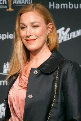Julia Stinshoff, Schauspielerin zu Gast auf dem roten Teppich bei der Preisverleihung des 47. Jupiter-Award im Altonaer Kaispeicher am 10.04.2025 in Hamburg Hamburg Deutschland