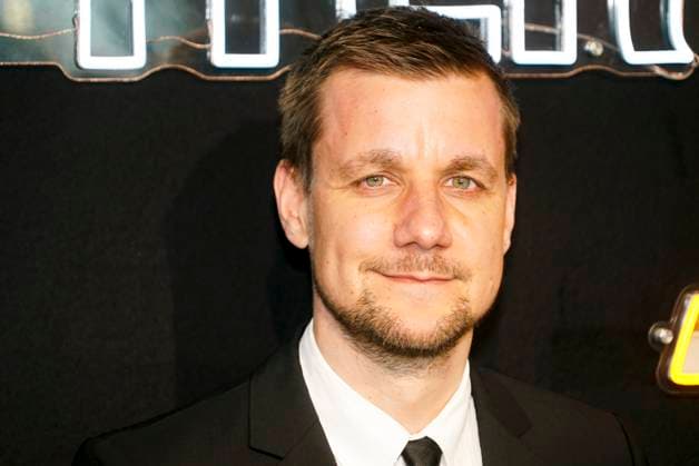 Tobias Schlegl, Moderator und RettungssanitÂäter zu Gast auf dem roten Teppich bei der Preisverleihung des 47. Jupiter-Award im Altonaer Kaispeicher am 10.04.2025 in Hamburg Hamburg Deutschland