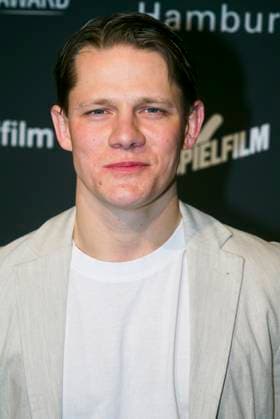 Max von der Groeben Schauspieler zu Gast auf dem roten Teppich bei der Preisverleihung des 47. Jupiter-Award im Altonaer Kaispeicher am 10.04.2025 in Hamburg Hamburg Deutschland