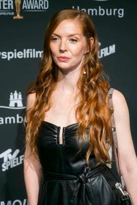 Pheline Roggan, Schauspielerin zu Gast auf dem roten Teppich bei der Preisverleihung des 47. Jupiter-Award im Altonaer Kaispeicher am 10.04.2025 in Hamburg Hamburg Deutschland