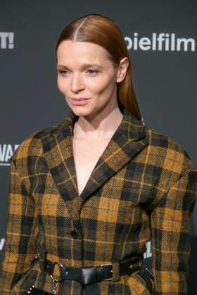 Karoline Herfurth, Schauspielerin zu Gast auf dem roten Teppich bei der Preisverleihung des 47. Jupiter-Award im Altonaer Kaispeicher am 10.04.2025 in Hamburg Hamburg Deutschland