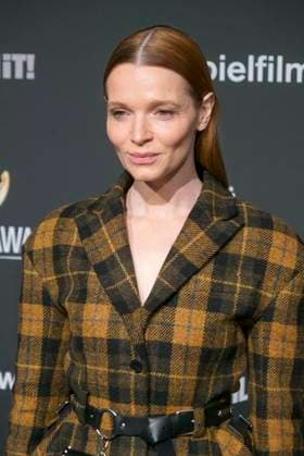 Karoline Herfurth, Schauspielerin zu Gast auf dem roten Teppich bei der Preisverleihung des 47. Jupiter-Award im Altonaer Kaispeicher am 10.04.2025 in Hamburg Hamburg Deutschland