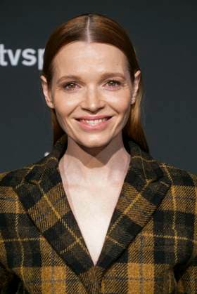 Karoline Herfurth, Schauspielerin zu Gast auf dem roten Teppich bei der Preisverleihung des 47. Jupiter-Award im Altonaer Kaispeicher am 10.04.2025 in Hamburg Hamburg Deutschland