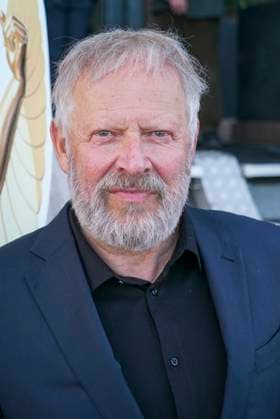 Axel Milberg Schauspieler zu Gast auf dem roten Teppich bei der Preisverleihung des 47. Jupiter-Award im Altonaer Kaispeicher am 10.04.2025 in Hamburg Hamburg Deutschland