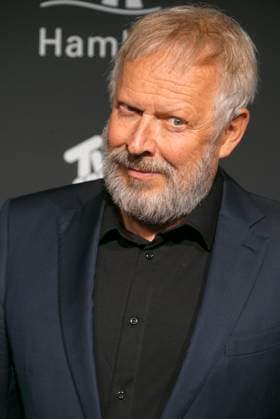 Axel Milberg Schauspieler zu Gast auf dem roten Teppich bei der Preisverleihung des 47. Jupiter-Award im Altonaer Kaispeicher am 10.04.2025 in Hamburg Hamburg Deutschland