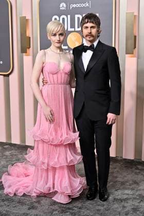 80th Annual Golden Globe Awards Julia Garner and Mark Foster on the red carpet at the 80th Annual Golden Globe AwardsÂ® at the Beverly Hilton in Beverly Hills, CA on Tuesday, January 10, 2023 Los Angeles California USA Copyright: xRobxLatour HFPA suppliedxbyxCapix