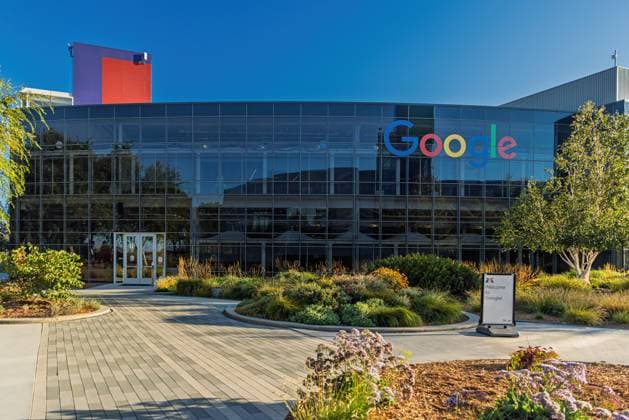 IMAGO History, 250 Jahre USA, Digitales Zeitalter: Entwicklung des Internets und Aufstieg von Silicon Valley MOUNTAIN VIEW, CALIFORNIA, USA - MAY 10, 2025: Google is an American corporation specializing in Internet-related services. Exterior view of Googleplex in Mountain View USA *** MOUNTAIN VIEW, KALIFORNIEN, USA 10. MAI 2025 Google ist ein amerikanisches Unternehmen, das sich auf Dienstleistungen im Zusammenhang mit dem Internet spezialisiert hat Außenansicht des Googleplex in Mountain View USA Copyright: xx