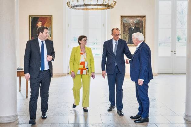 News Themen der Woche KW15 News Bilder des Tages Berlin, Deutschland, 11.04.2025: Schloss Bellevue: Treffen der Parteivorsitzenden von SPD und CDU mit dem Bundespräsidenten: L-R: Lars Klingbeil, Saskia Esken, Friedrich Merz, Bundespräsident Frank-Walter Steinmeier *** Berlin, Germany, 11 04 2025 Bellevue Palace Meeting of the party chairmen of the SPD and CDU with the Federal President L R Lars Klingbeil, Saskia Esken, Friedrich Merz, Federal President Frank Walter Steinmeier Copyright: xBergmann,xGuido BPA dtsxNachrichtenagenturx dts_64513