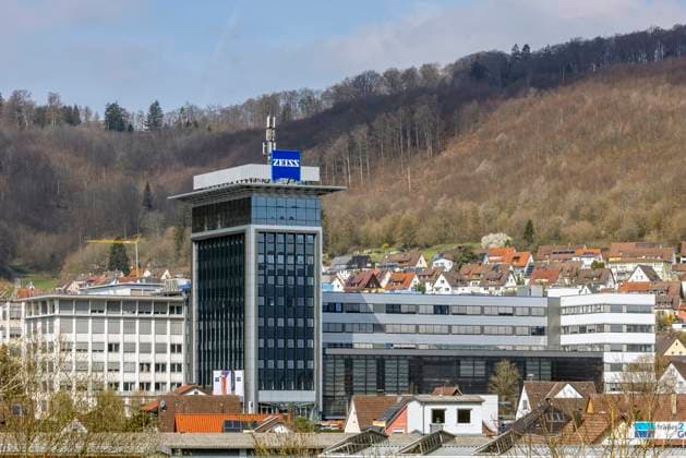 Konzernleitung der Carl Zeiss AG. Unternehmen der feinmechanisch-optischen Industrie. 11.04.2025: Oberkochen, Baden-Württemberg, Deutschland, Europa *** Group Management of Carl Zeiss AG Company in the precision mechanics and optics industry 11 04 2025 Oberkochen, Baden Württemberg, Germany, Europe