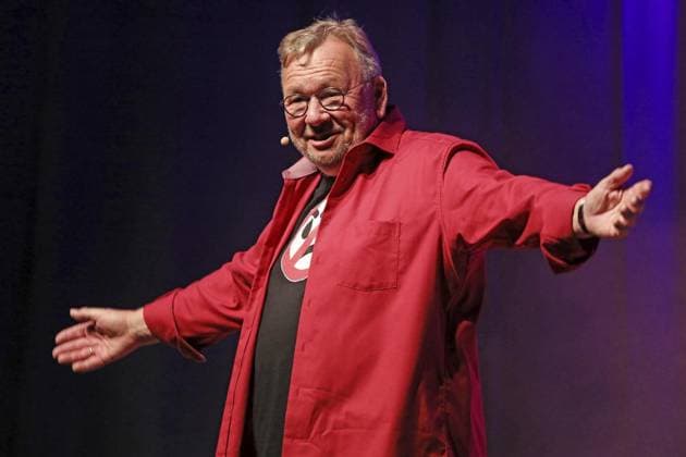 Kabarettist Bernd Stelter in der Heilig-Kreuz-Kirche in Gelsenkirchen ** NUR FÜR REDAKTIONELLE ZWECKE ** EDITORIAL USE ONLY **<p>Kabarettist Bernd Stelter mit seinem Programm Reg Dich nicht auf! Gibt nur Falten am Freitag den 11. April 2025 in der Heilig-Kreuz-Kirche in Gelsenkirchen Foto : Frank Oppitz FUNKE Foto Services< p> Kultur, Kunst, Unterhaltung Deutschland NRW Gelsenkirchen Copyright: FrankxOppitz *** Cabaret artist Bernd Stelter in the Heilig Kreuz Kirche in Gelsenkirchen FOR EDITORIAL PURPOSES ONLY p Cabaret artist Bernd Stelter with his program Reg Dich nicht auf Gibt nur Falten on Friday, April 11, 2025 in the Heilig Kreuz Kirche in Gelsenkirchen Photo Frank Oppitz FUNKE Foto Services p Culture, Arts, Entertainment Germa Copyright: FrankxOppitz doc8060r7dpy134zedikf1 ,EDITORIAL USE ONLY