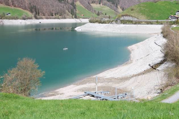 News Themen der Woche KW15 News Bilder des Tages 12.04.2025 Kanton Obwalden Schweiz. Bild : Wenig Wasser iM Lungernsee auch Lungerersee. Naturstausee. *** 12 04 2025 Canton Obwalden Switzerland Picture Little water in Lake Lungern also Lake Lungern natural reservoir 