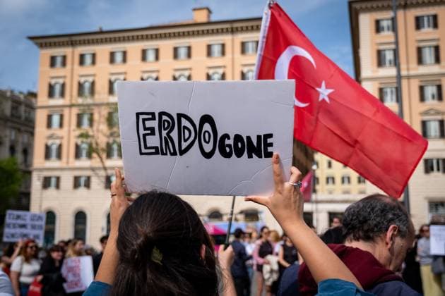 Bilder des Jahres 2025, News 04 April News Themen der Woche KW15 News Bilder des Tages April 12, 2025, Rome, Rm, Italy: Turkish students gather in solidarity with the protests taking place in Turkey against the arrest of Ekrem Imamoglu, mayor of Istanbul, by Turkish police on March 19, 2025. Rome Italy - ZUMAg256 20250412_znp_g256_010 Copyright: xMarcoxDixGianvitox