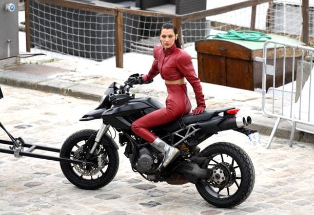 Entertainment Themen der Woche KW15 Entertainment Bilder des Tages Bella Hadid on The Set of The Beauty Series - Paris Bella Hadid is seen filming a scene as she rides a motorcycle on the quays of the Seine on the set of The Beauty Series in Paris, France, on April 12, 2025. Photo by Florian Poitout ABACAPRESS.COM Paris France  Copyright: xPoitoutxFlorian ABACAx