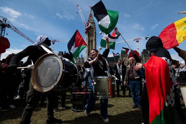 April 12, 2025, Ottawa, On, Canada: Pro-Palestinian protestors drum on Parliament Hill during a a demonstration protesters are calling a National March for Palestine in Ottawa, on Saturday, April 12, 2025. Ottawa Canada  - ZUMAc35_ 20250412_zaf_c35_053 Copyright: xSpencerxColbyx