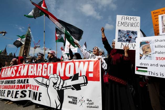 April 12, 2025, Ottawa, On, Canada: Pro-Palestinian protestors chant during a demonstration protesters are calling a National March for Palestine near Parliament Hill in Ottawa, on Saturday, April 12, 2025. Ottawa Canada  - ZUMAc35_ 20250412_zaf_c35_054 Copyright: xSpencerxColbyx