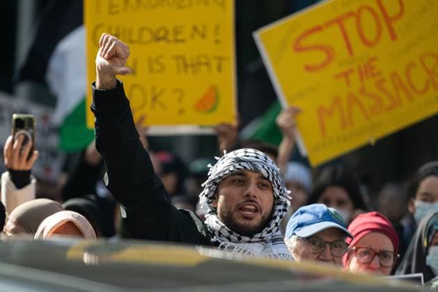 April 12, 2025, Ottawa, On, Canada: A Pro-Palestinian protestor yells at a Pro-Israel protestor (not seen) during a demonstration protesters are calling a National March for Palestine in Ottawa, on Saturday, April 12, 2025. Ottawa Canada  - ZUMAc35_ 20250412_zaf_c35_060 Copyright: xSpencerxColbyx