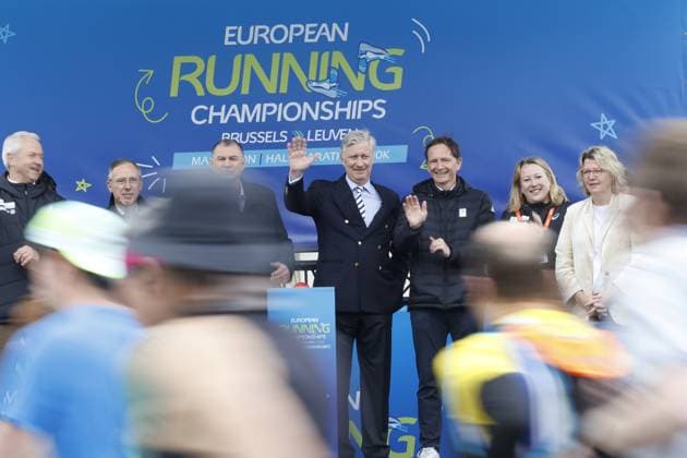 Entertainment Themen der Woche KW15 Entertainment Bilder des Tages King Philippe - Filip of Belgium and BOIC - COIB chairman Jean-Michel Saive (2nd R) pictured at the start of the marathon race at European Running Championships, in Brussels, Sunday 13 April 2025.  NICOLASxMAETERLINCK 120696796