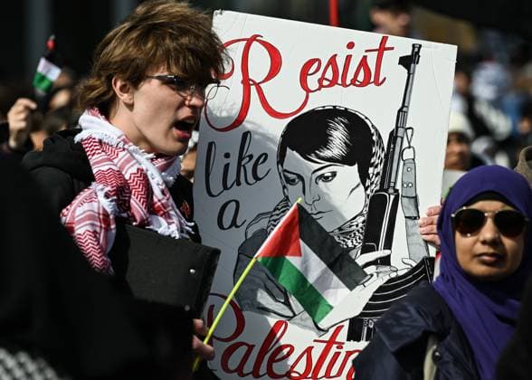 Demonstrators And Police Clash During Palestinian Solidarity Rally In Edmonton EDMONTON, CANADA APRIL 13 Activists, supporters of the Palestinian cause, and members of the local Palestinian diaspora gather during the Stop The Genocide rally in Edmonton, Alberta, Canada on April 13, 2025. The demonstration was held in solidarity with Palestinians amid growing demands for a ceasefire and international efforts to address the humanitarian crisis. Edmonton Canada  Copyright: xArturxWidakx originalFilename: widak-demonstr250413_npr0H.jpg