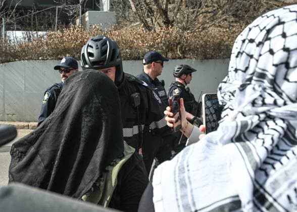 Demonstrators And Police Clash During Palestinian Solidarity Rally In Edmonton EDMONTON, CANADA APRIL 13 Members of the Edmonton Police block access to the vehicle lanes of the High Level Bridge as activists, supporters of the Palestinian cause, and members of the local Palestinian community attempt to cross the bridge and disrupt traffic during the Stop the Genocide rally in Edmonton, Alberta, Canada, on April 13, 2025. The demonstration was held in solidarity with Palestinians amid growing demands for a ceasefire and international efforts to address the humanitarian crisis. Edmonton Canada  Copyright: xArturxWidakx originalFilename: widak-demonstr250413_npfWw.jpg