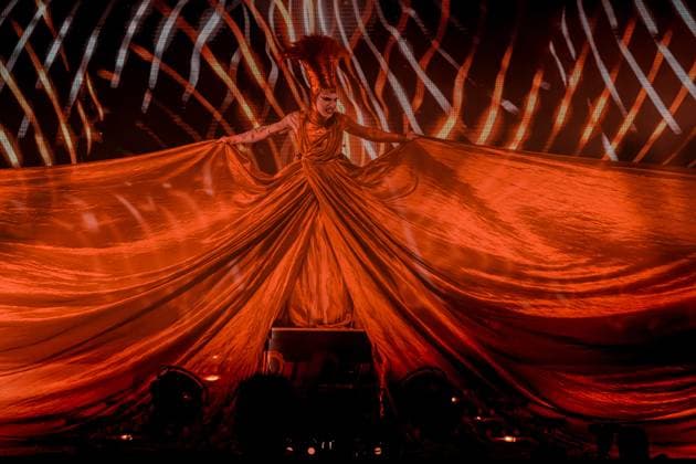 Bilder des Jahres 2025, Entertainment 04 April Entertainment Themen der Woche KW15 11.04.2025, xkkux, Düsseldorf, RuPauls Drag Race Werq the World in der Mitsubishi Electric HALLE. Sasha Velour als Host, Derrick Barry als Britney Spears, Jaida Essence Hall als Beyonce, Jorgeous als Jennifer Lopez, Roxxxy Andrews als Mariah Carey, Vanessa Vanjie als Rihanna NRW Deutschland *** 11 04 2025, xkkux, Düsseldorf, RuPauls Drag Race Werq the World in the Mitsubishi Electric HALLE Sasha Velour as host, Derrick Barry as Britney Spears, Jaida Essence Hall as Beyonce, Jorgeous as Jennifer Lopez, Roxxxy Andrews as Mariah Carey, Vanessa Vanjie as Rihanna NRW Germany