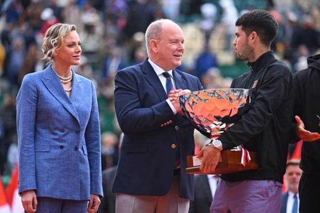 Bilder des Jahres 2025, Entertainment 04 April Entertainment Themen der Woche KW15 Prince Albert II And Charlene At Rolex Masters Final - Monaco (L to R) Princess Charlene of Monaco and Prince Albert II of Monaco congratulate Carlos Alcaraz of Spain on his 1st place at the trophy presentation after the singles final during day eight of the Rolex Monte-Carlo Masters at Monte-Carlo Country Club on April 13, 2025 in Monte-Carlo, Monaco. Photo by Corinne Dubreuil ATP Tour ABACAPRESS.COM Monaco Monte-Carlo Monaco  Copyright: xDubreuilxCorinne ABACAx