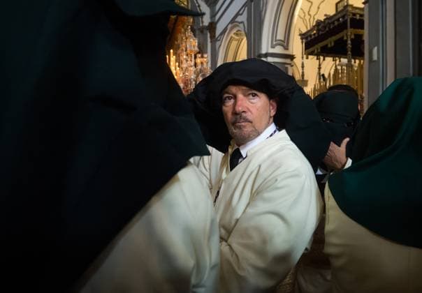 Bilder des Jahres 2025, Entertainment 04 April Entertainment Themen der Woche KW15 Entertainment Bilder des Tages April 13, 2025, Malaga, Spain: Spanish actor Antonio Banderas takes part in the ˜Lagrimas y Favores™ brotherhood procession, inside a church during Palm Sunday, to mark the Holy Week celebrations. Thousands of worshippers wait to see the processions with the statues of Christ and the Virgin Mary as part of the traditional Holy Week celebrations. In Andalusia, Easter brings together thousands of people from all over the world and it s considered one of the most important religious and cultural events of the year. Malaga Spain - ZUMAs197 20250413_aaa_s197_204 Copyright: xJesusxMeridax