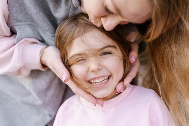 Creative Highlights Symbolfotos Mother tenderly kisses her 5 year old daughter she laughs Trezzo sull Adda, Lombardy, Italy CR_NEPM25040911-1301388-01 ,model released, Symbolfoto