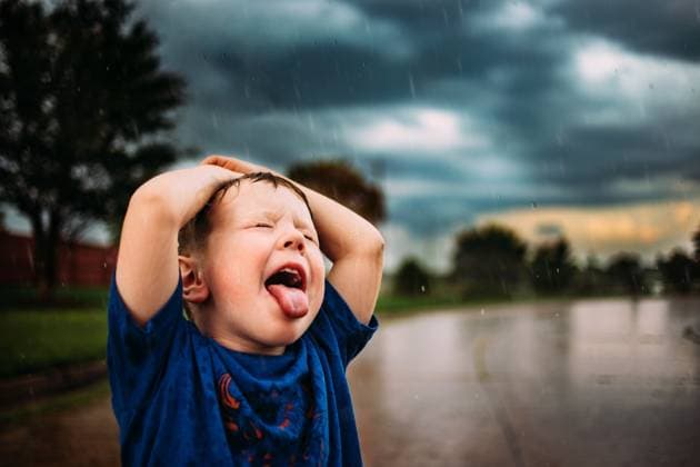 Creative Highlights Symbolfotos Boy catching raindrops on his tongue Tulsa, Oklahoma, United States CR_KRRY250412-1661770-01 ,model released, Symbolfoto