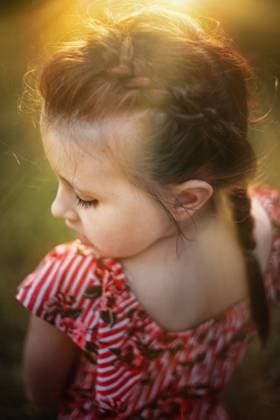 Creative Highlights Symbolfotos Girl with braid looking over her shoulder Tulsa, Oklahoma, United States CR_KRRY250412-1661772-01 ,model released, Symbolfoto