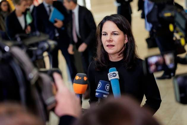 News Themen der Woche KW16 News Bilder des Tages Annalena Baerbock (Buendnis 90 Die Gruenen), Bundesaussenministerin, aufgenommen im Rahmen eines Doorsteps beim Rat fuer Aussenbeziehungen in Luxemburg, 14.04.2025. Fotografiert im Auftrag des Auswaertigen Amtes. Luxemburg Luxemburg *** Annalena Baerbock Buendnis 90 Die Gruenen , Federal Foreign Minister, photographed during a doorstep visit to the Council on Foreign Relations in Luxembourg, 14 04 2025 Photographed on behalf of the Luxembourg Foreign Office Luxembourg Luxembourg Copyright: xKiraxHofmann AAx