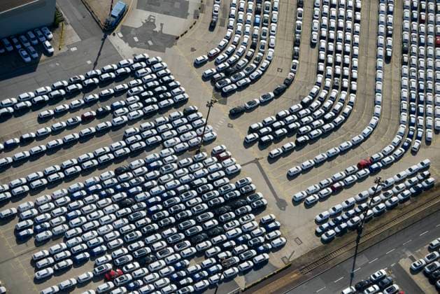Germany , car export GERMANY Hamburg port, car export by ship, Audi and Volkswagen before loading on ship *** Deutschland Hamburg, Hafen, Autoexport am Oswaldkai, Volkswagen und Audi vor Verladung auf ein RoRo Schiff Hamburg Germany