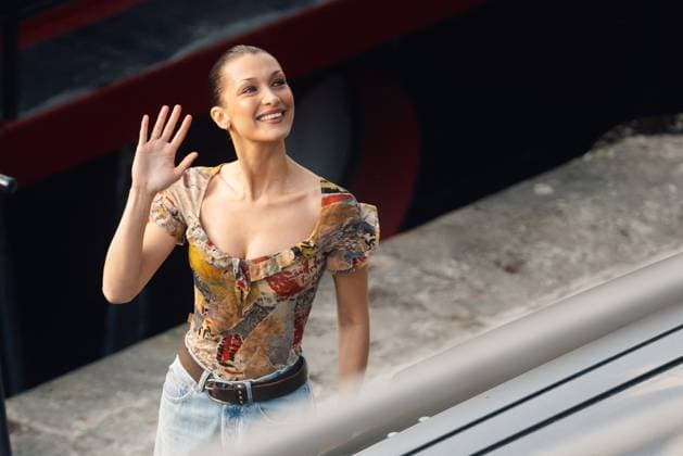 Entertainment Themen der Woche KW16 Entertainment Bilder des Tages Bella Hadid leaving the set of the series The Beauty in Paris Bella Hadid leaving the set of the series The Beauty in Paris, France, on April 14, 2025 Tiziano Da Silva Bestimage Bella Hadid seen leaving the set of the series The Beauty in Paris, France, on April 14, 2025 Paris France  Copyright: xTizianoxDaxSilvax xBestimagexTizianoxDaxSilvax xBestimagex