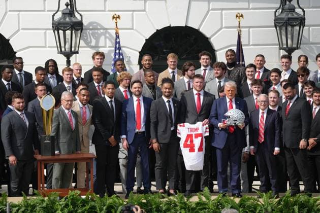 April 14, 2025, Washington, District of Columbia, USA: President DONALD TRUMP and Vice President JD VANCE welcome The Ohio State University Buckeyes national championship football team to the White House on April 14, 2024. Washington USA - ZUMAl312 20250414_znp_l312_035 Copyright: xAndrewxLeydenx