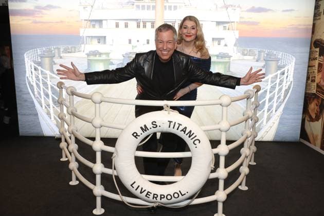 Entertainment Themen der Woche KW16 Entertainment Bilder des Tages Thomas Herrmanns mit Sandra Quadflieg. Genau am 14. April, dem Tag des Untergangs der Titanic, ist in Hamburg die immersive Ausstellung über den legendären Passagierdampfer eröffnet worden. In der Nacht vom 14. auf den 15. April 1912 stieß das Schiff im Nordatlantik mit einem Eisberg zusammen. Eröffnung der immersiven Ausstellung über das Passagierschiff Titanic in der Expo-Halle beim Rathaus Hamburg, 14.4.2025 *** Thomas Herrmanns with Sandra Quadflieg The immersive exhibition about the legendary passenger liner opened in Hamburg on April 14, the day the Titanic sank On the night of April 14-15, 1912, the ship collided with an iceberg in the North Atlantic Opening of the immersive exhibition about the Titanic passenger liner in the Expo