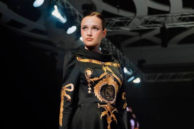 Fourth runaway of Modest Fashion Week in Abu Dhabi, UAE - 14 Apr 2025 A model walks the runway during the event. The National Fashion, Clothing and Lifestyle Foundation (Iran), fourth runaway of the first day of Abu Dhabi Modest Fashion Week 2025 from (14-16 April), organized by Think Fashion at St. Regis Saadiyat Island Resort. Abu Dhabi United Arab Emirates Copyright: xValeriaxFerrarox xSOPAxImagesx FerraroValeria_14042025_Fourth runaway of Modest Fashion Week in Abu Dhabi (14 April)_12