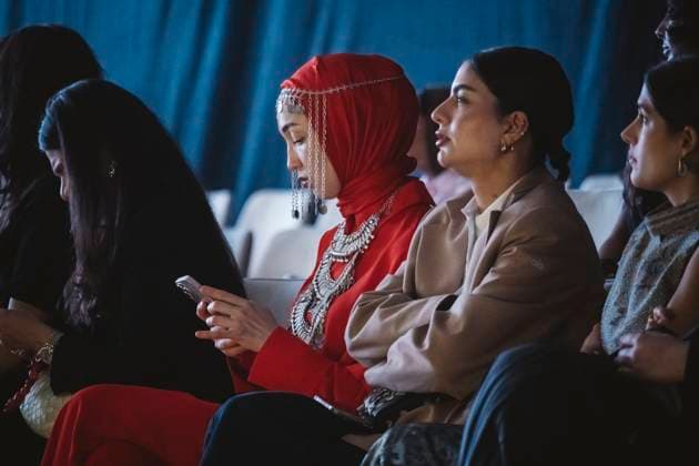 First runaway of Modest Fashion Week in Abu Dhabi, UAE - 14 Apr 2025 Guests attend during the event. Designers Haba (Qatar), Antonella Bravi (Italy), Afrik Abaya (Nigeria), Tug Fashion (Turkey), Bespoken Atelier (UAE), first runaway of the first day of Abu Dhabi Modest Fashion Week 2025 from (14-16 April), organized by Think Fashion at St. Regis Saadiyat Island Resort. Abu Dhabi United Arab Emirates Copyright: xValeriaxFerrarox xSOPAxImagesx FerraroValeria_14042025_First runaway of Modest Fashion Week in Abu Dhabi (14 April)_5