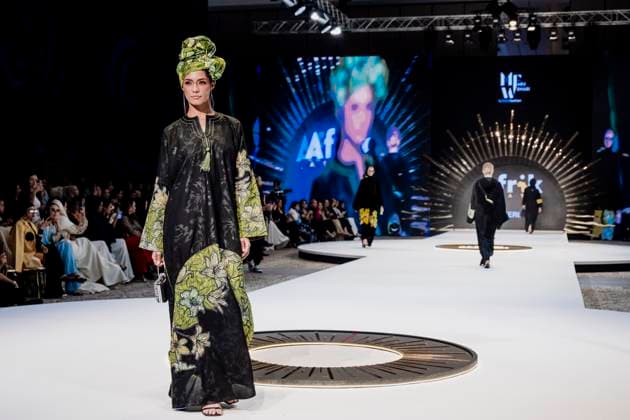 First runaway of Modest Fashion Week in Abu Dhabi, UAE - 14 Apr 2025 A model from Africa Abaya walks the runway during the event. Designers Haba (Qatar), Antonella Bravi (Italy), Afrik Abaya (Nigeria), Tug Fashion (Turkey), Bespoken Atelier (UAE), first runaway of the first day of Abu Dhabi Modest Fashion Week 2025 from (14-16 April), organized by Think Fashion at St. Regis Saadiyat Island Resort. Abu Dhabi United Arab Emirates Copyright: xValeriaxFerrarox xSOPAxImagesx FerraroValeria_14042025_First runaway of Modest Fashion Week in Abu Dhabi (14 April)_27