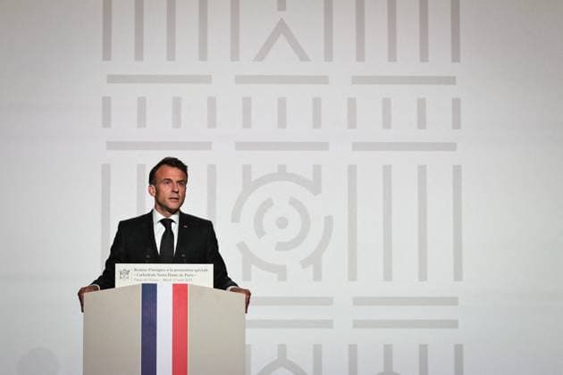 Emmanuel Macron awards those involved in Notre Dame de Paris Cathedral restorations - FA French President Emmanuel Macron delivers a speech before awarding those involved in the restorations of Notre-Dame de Paris Cathedral at the Elysee Palace in Paris on April 15, 2025. Photo by Firas Abdullah ABACAPRESS.COM Paris Ile-de-France France  Copyright: xAbdullahxFiras ABACAx