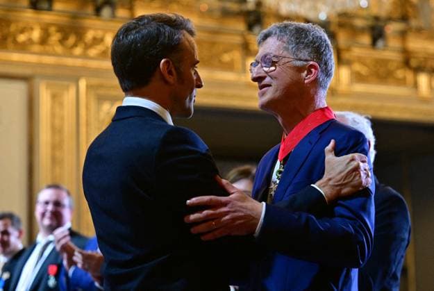 Macron awards those involved in Notre Dame de Paris Cathedral restorations - Paris French President Emmanuel gives a medal to President of the Rebatir Notre-Dame de Paris public establishment Philippe Jost as awarding those involved in the restorations of Notre-Dame de Paris Cathedral at the Elysee Palace in Paris on April 15, 2025. Photo by Christian Liewig Pool ABACAPRESS.COM Paris France  Copyright: xLiewigxChristian Pool ABACAx