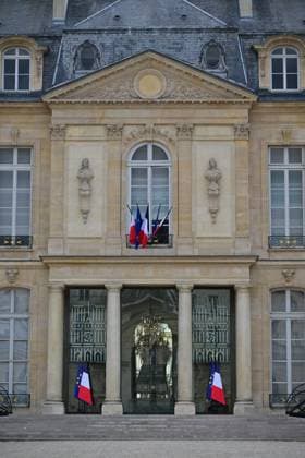 Macron awards those involved in Notre Dame de Paris Cathedral restorations - Paris Entrance of Elysee Palace before French President awarding those involved in the restorations of Notre-Dame de Paris Cathedral at the Elysee Palace in Paris on April 15, 2025. Photo by Christian Liewig Pool ABACAPRESS.COM Paris France  Copyright: xLiewigxChristian Pool ABACAx